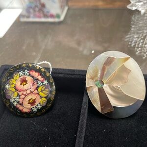 Vintage hand painted Floral and unsigned Lee Sands Mother of Pearl Brooch bundle